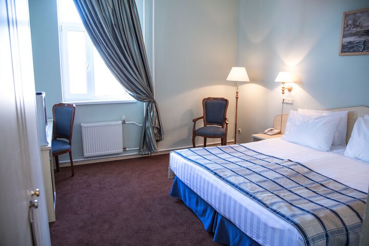 Room 10 of 49