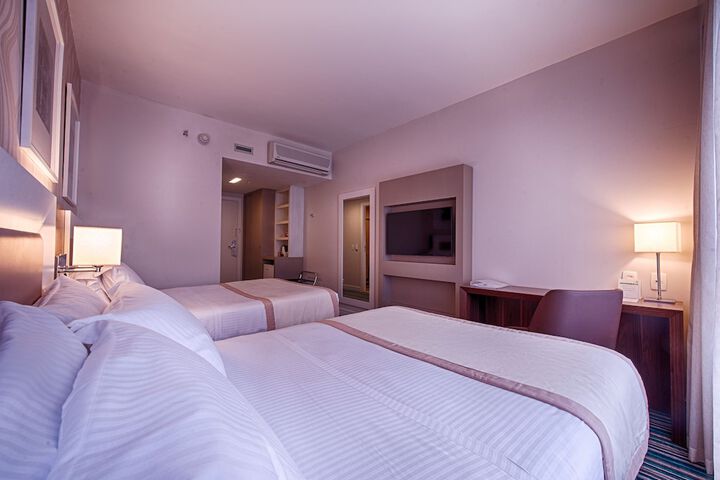 Room 12 of 74
