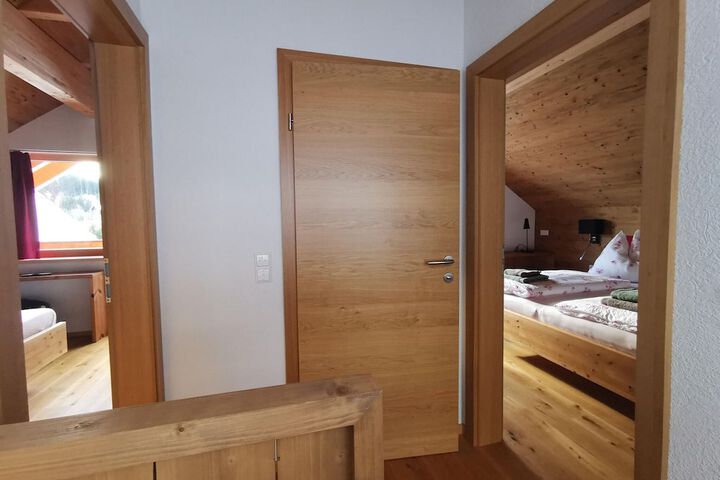 Room 3 of 43