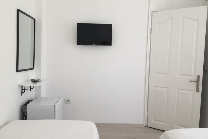 Room 12 of 33