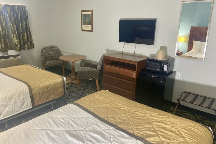 1 Queen Bed (9 of 11)