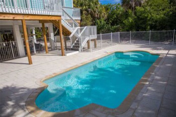 Pool 11 of 24