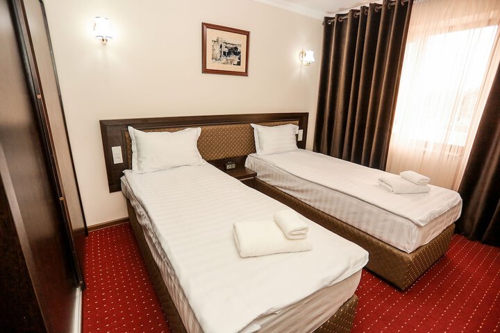 Room 6 of 31
