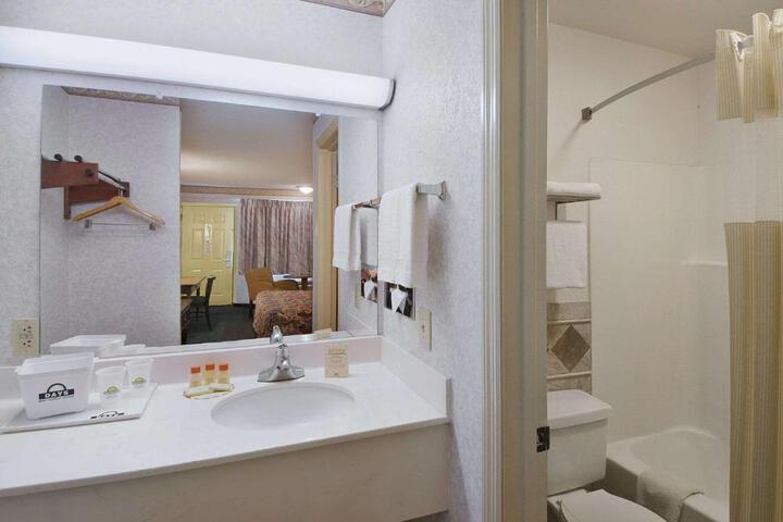 2 Double Beds (5 of 6)