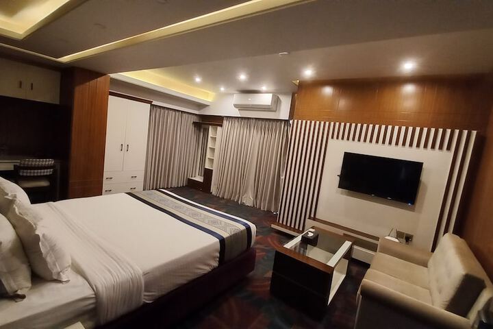 Room 32 of 76