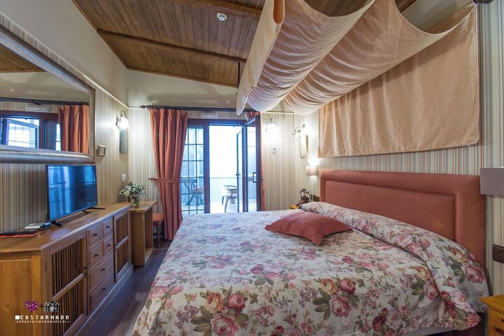 Room 5 of 16