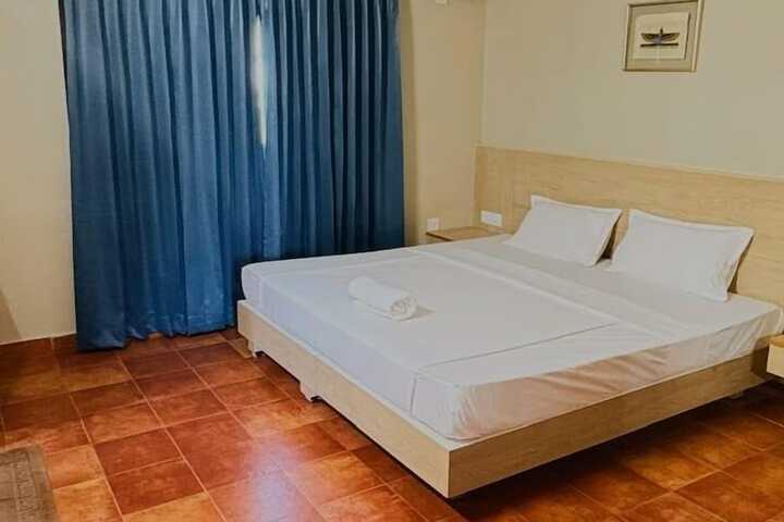 Room 7 of 13