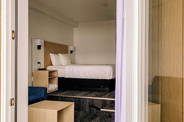 Room 35 of 102