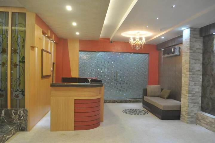 Entrance & Lobby