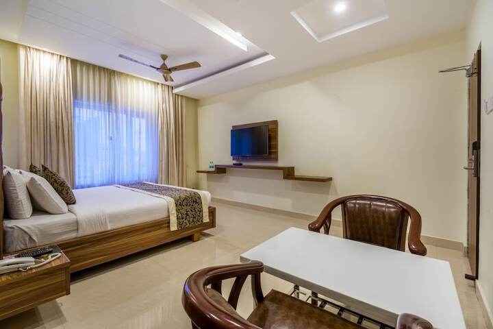 Room 13 of 32