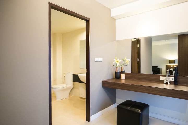 Room 52 of 80