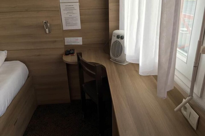 Room 12 of 23