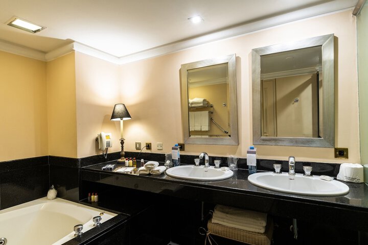 Room 30 of 46