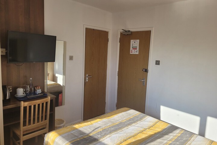 Room 17 of 104