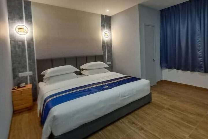 Room 9 of 36