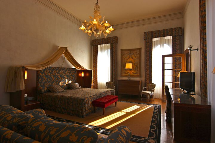 Room 30 of 175