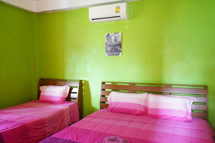 Room 4 of 32