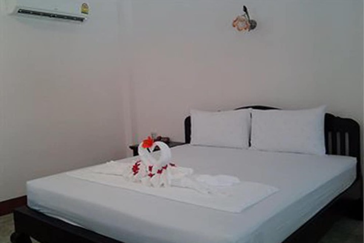 Room 6 of 93