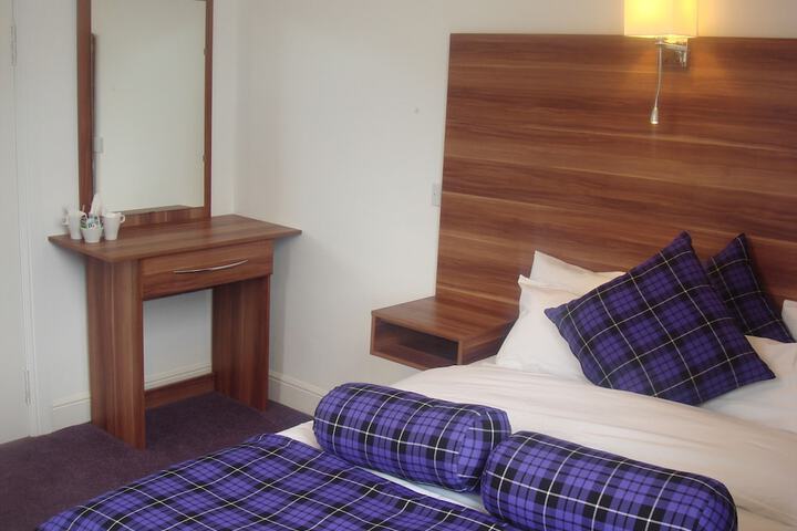 Room 5 of 33