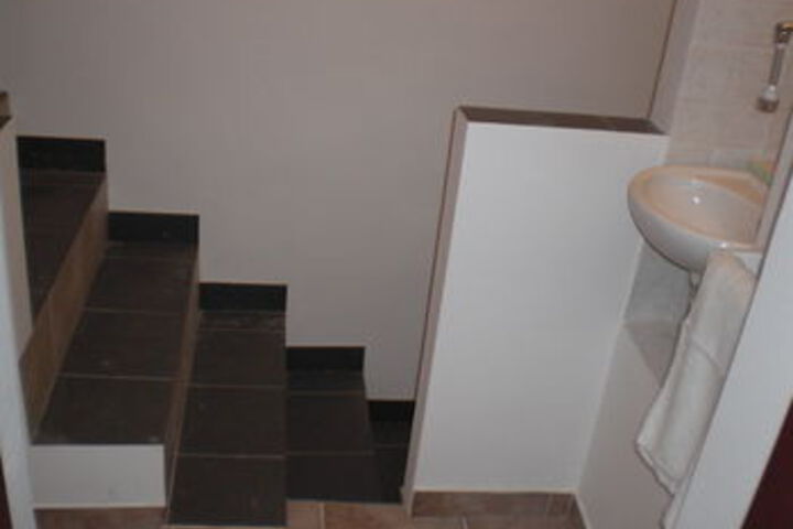 Room 4 of 34