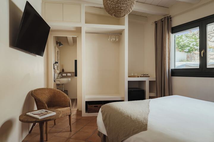 Room 16 of 40