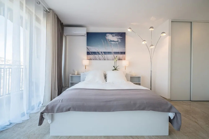 Room 6 of 20