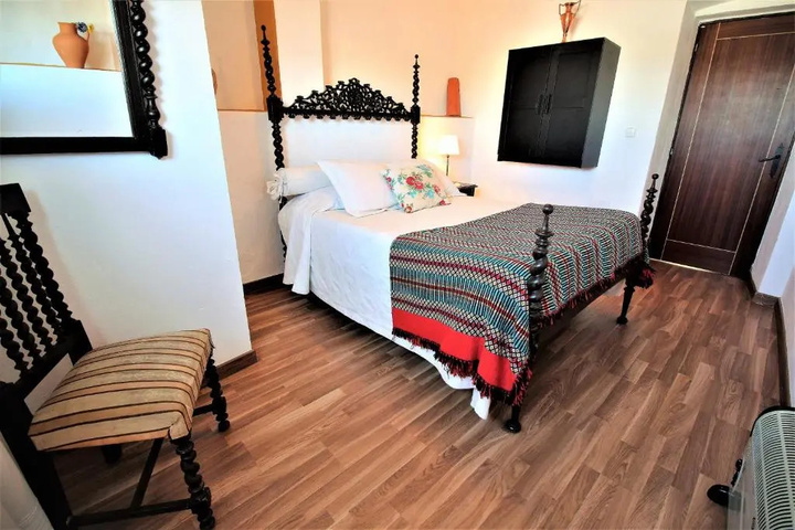 Room 2 of 20