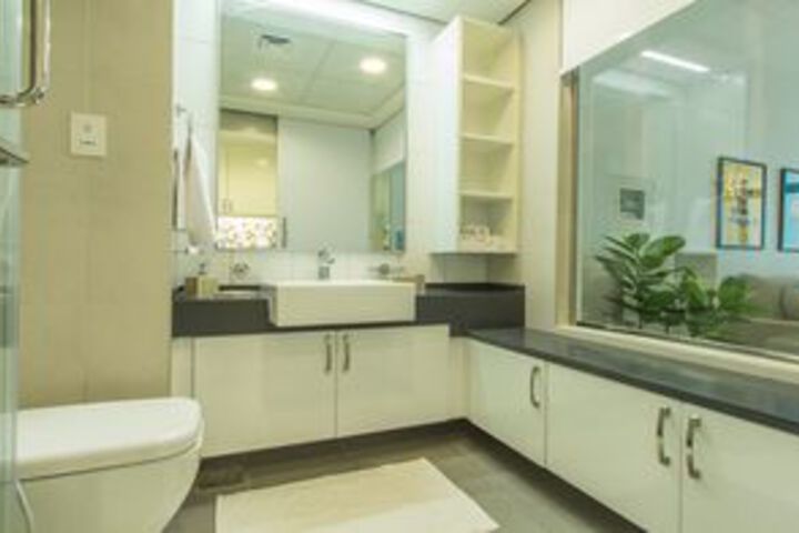 Room 4 of 18