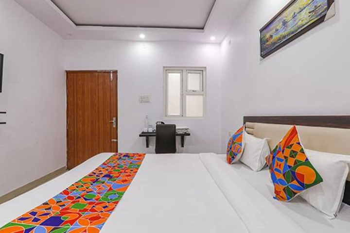 Room 10 of 26
