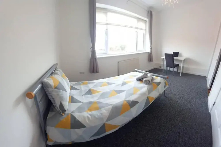 Room 6 of 14