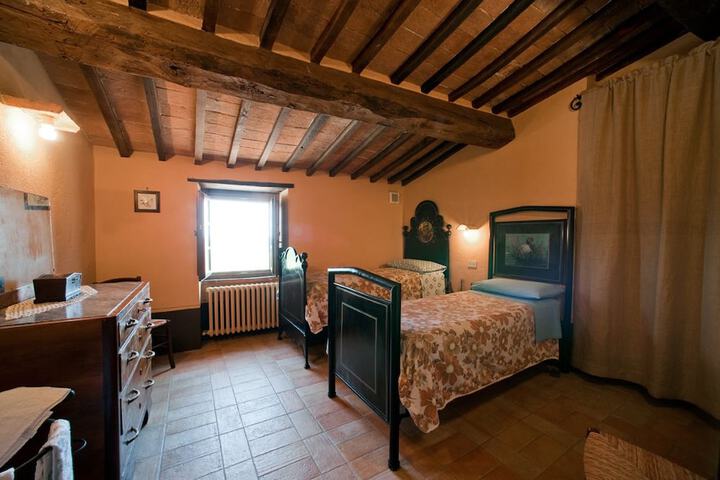 Room 4 of 23