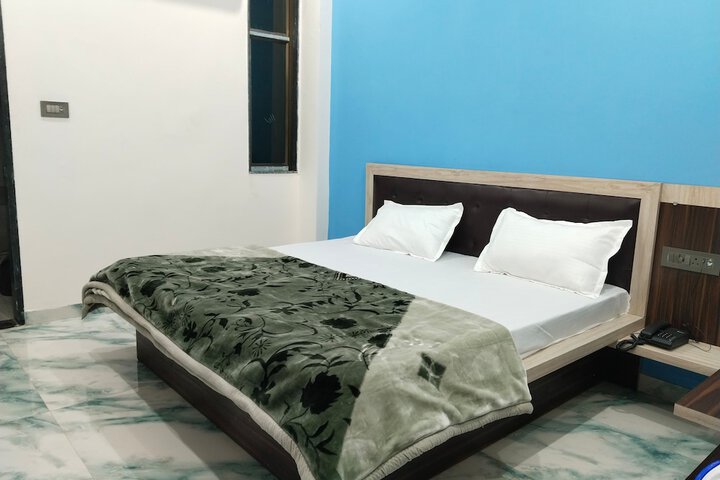 Room 8 of 15