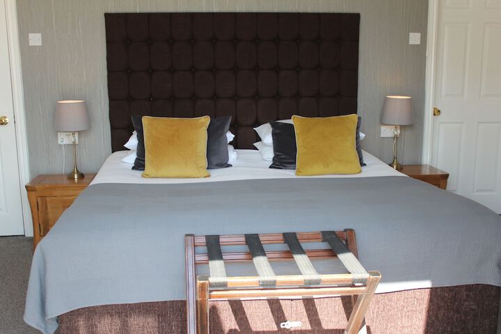 Room 9 of 34