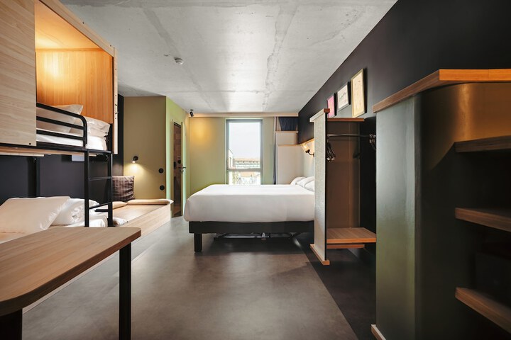 Room 26 of 118
