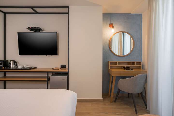 Room 52 of 147