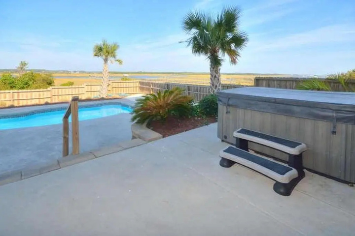 Pool 14 of 25