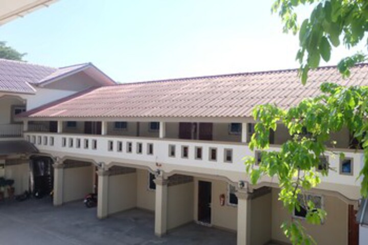 Tan Deaw House