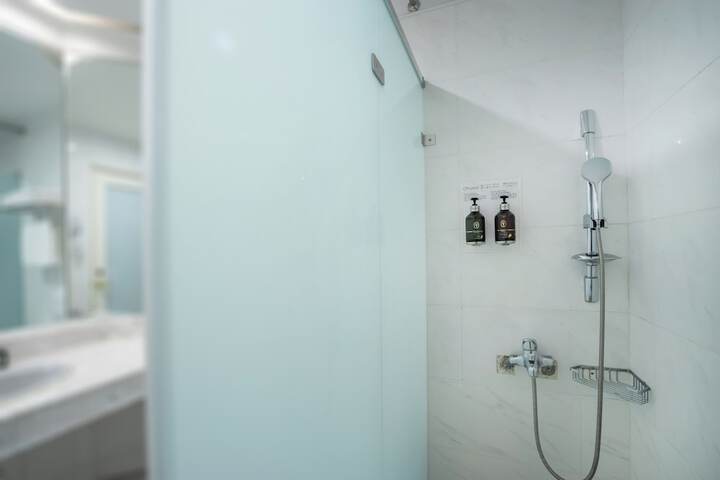 Room 30 of 63
