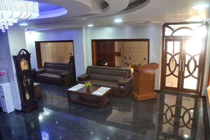 Entrance & Lobby