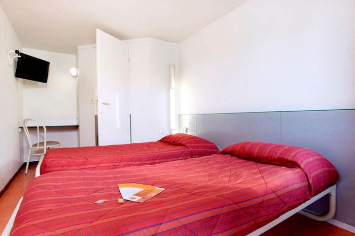 Room 9 of 50