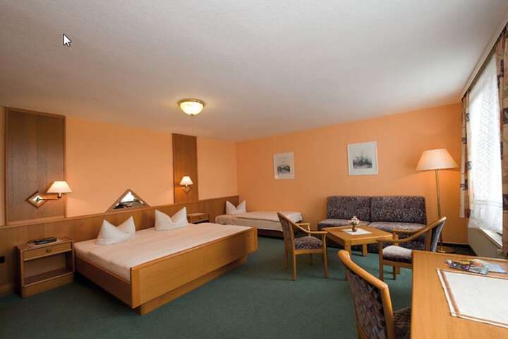 Room 12 of 27