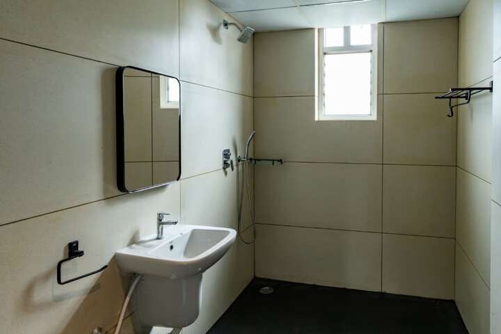Room 5 of 8