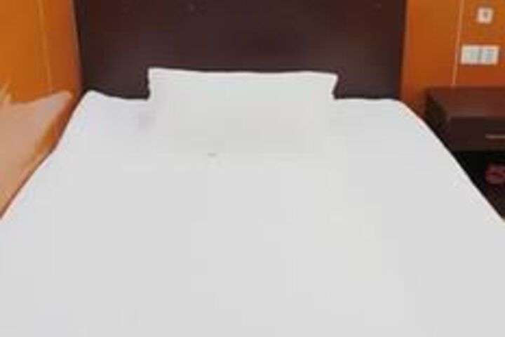 Room 8 of 36