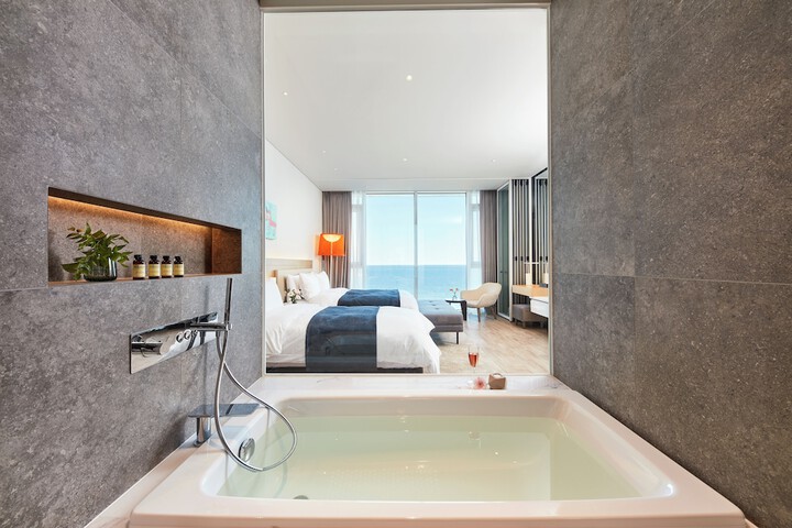 Room 8 of 22