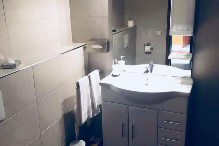 Room 3 of 28