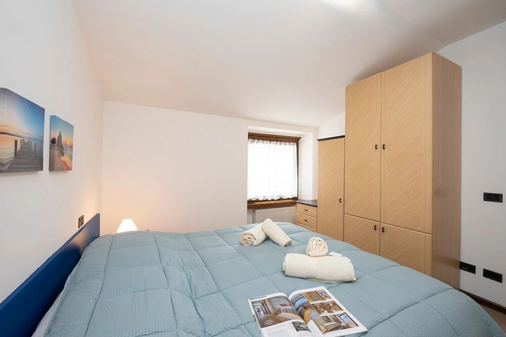 Room 2 of 17
