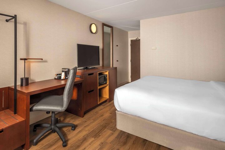1 King Bed Upgrade (8 of 21)