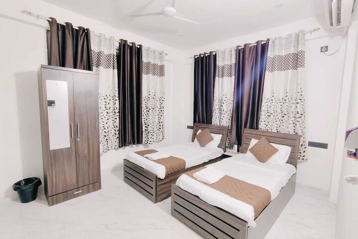 Room 15 of 26