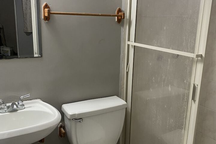 Room 10 of 12