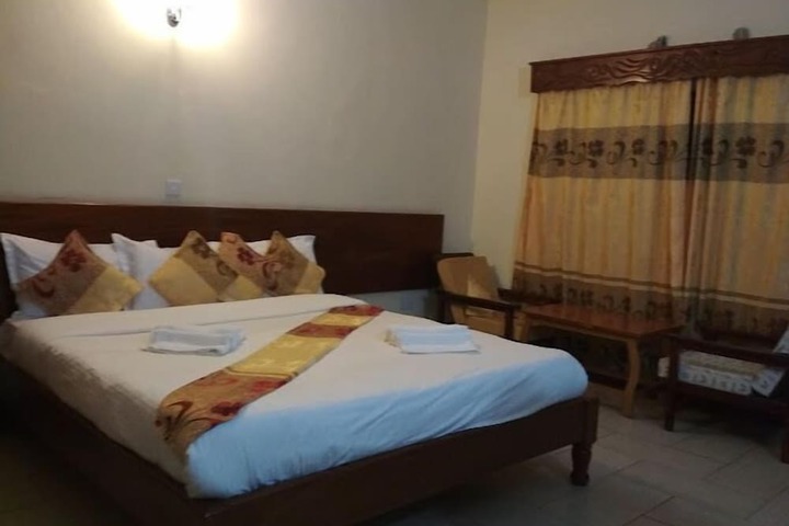 Room 4 of 40